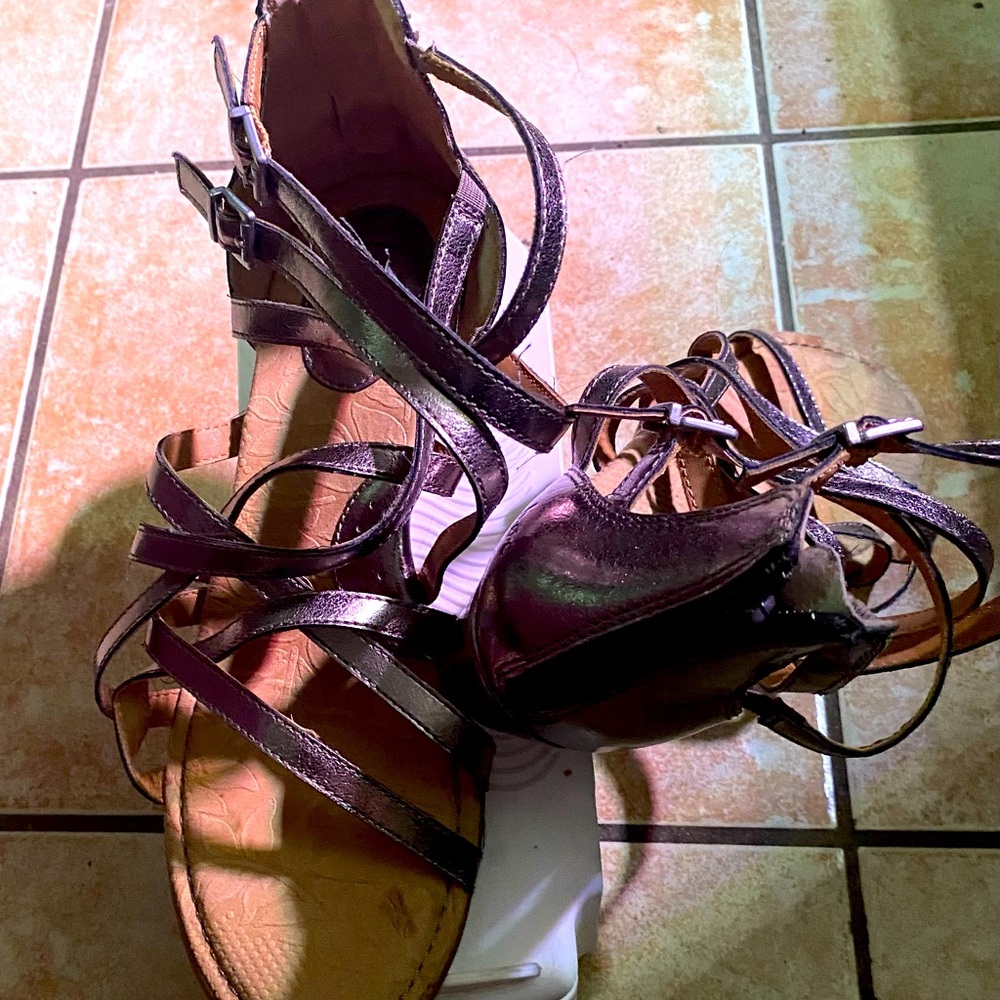 Ladies strap sandals
